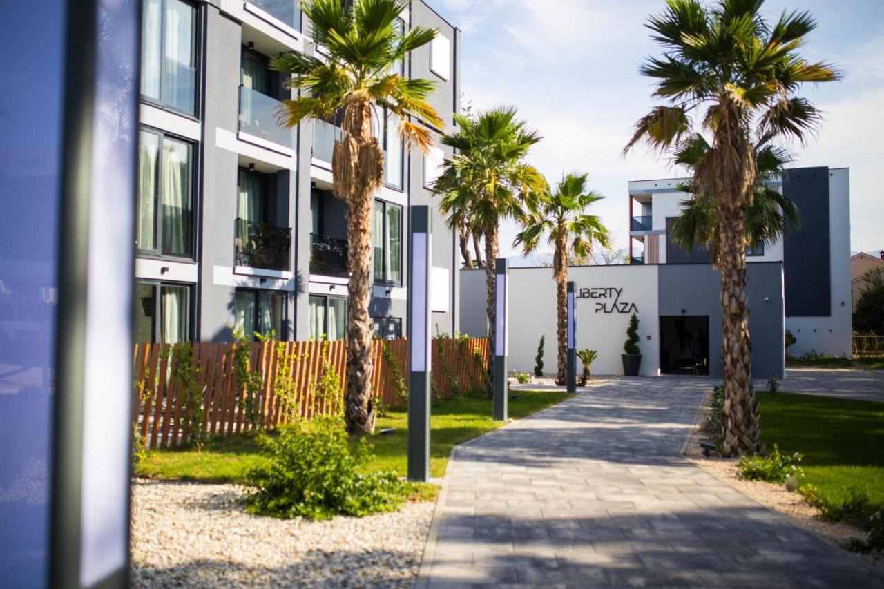 Hotel Liberty Plaza Novalja Exterior foto