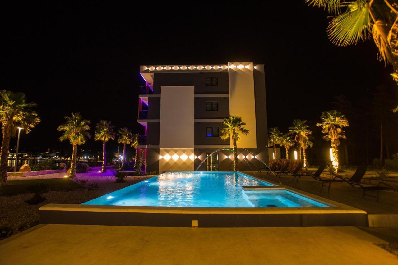 Hotel Liberty Plaza Novalja Exterior foto