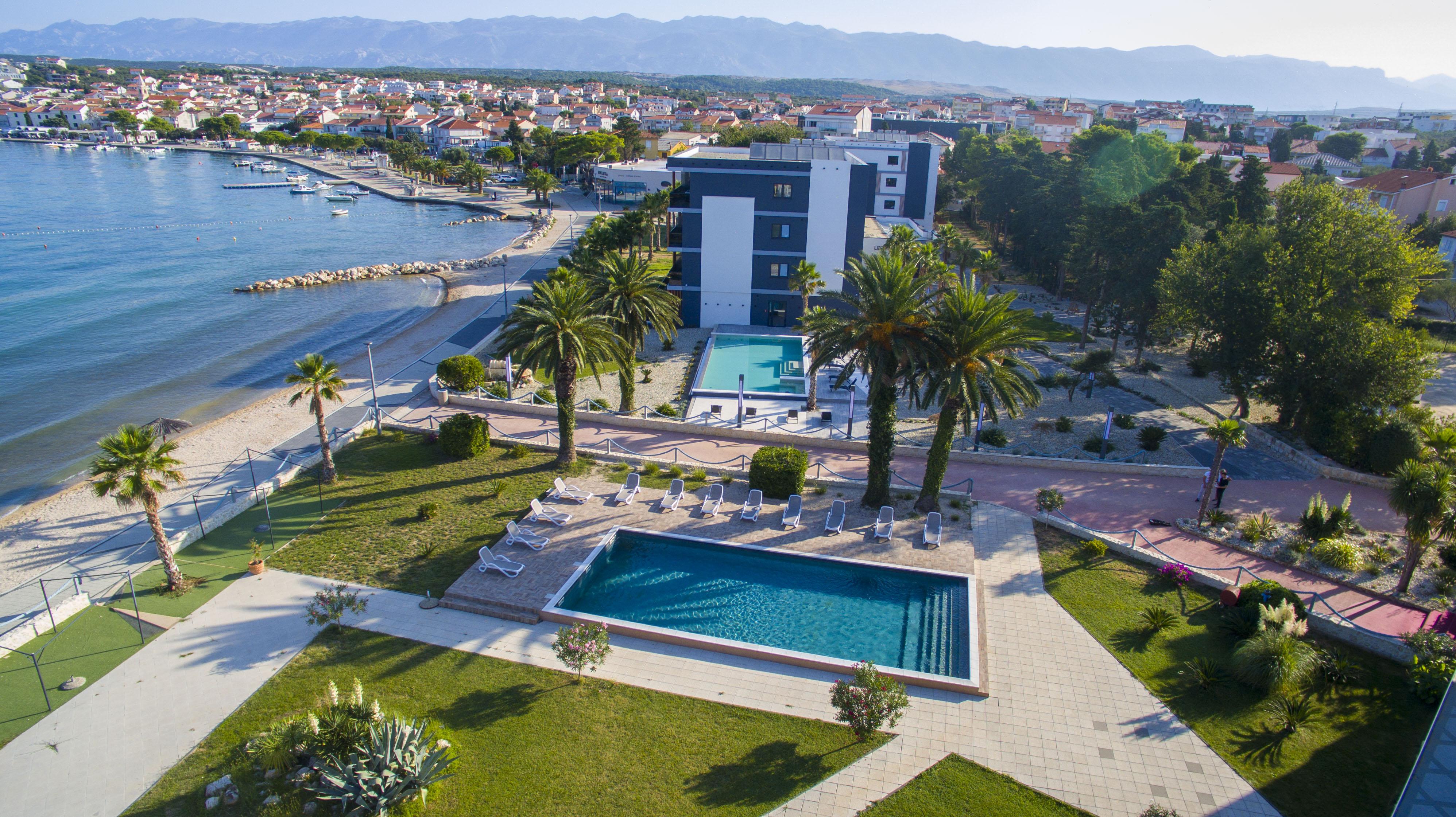 Hotel Liberty Plaza Novalja Exterior foto