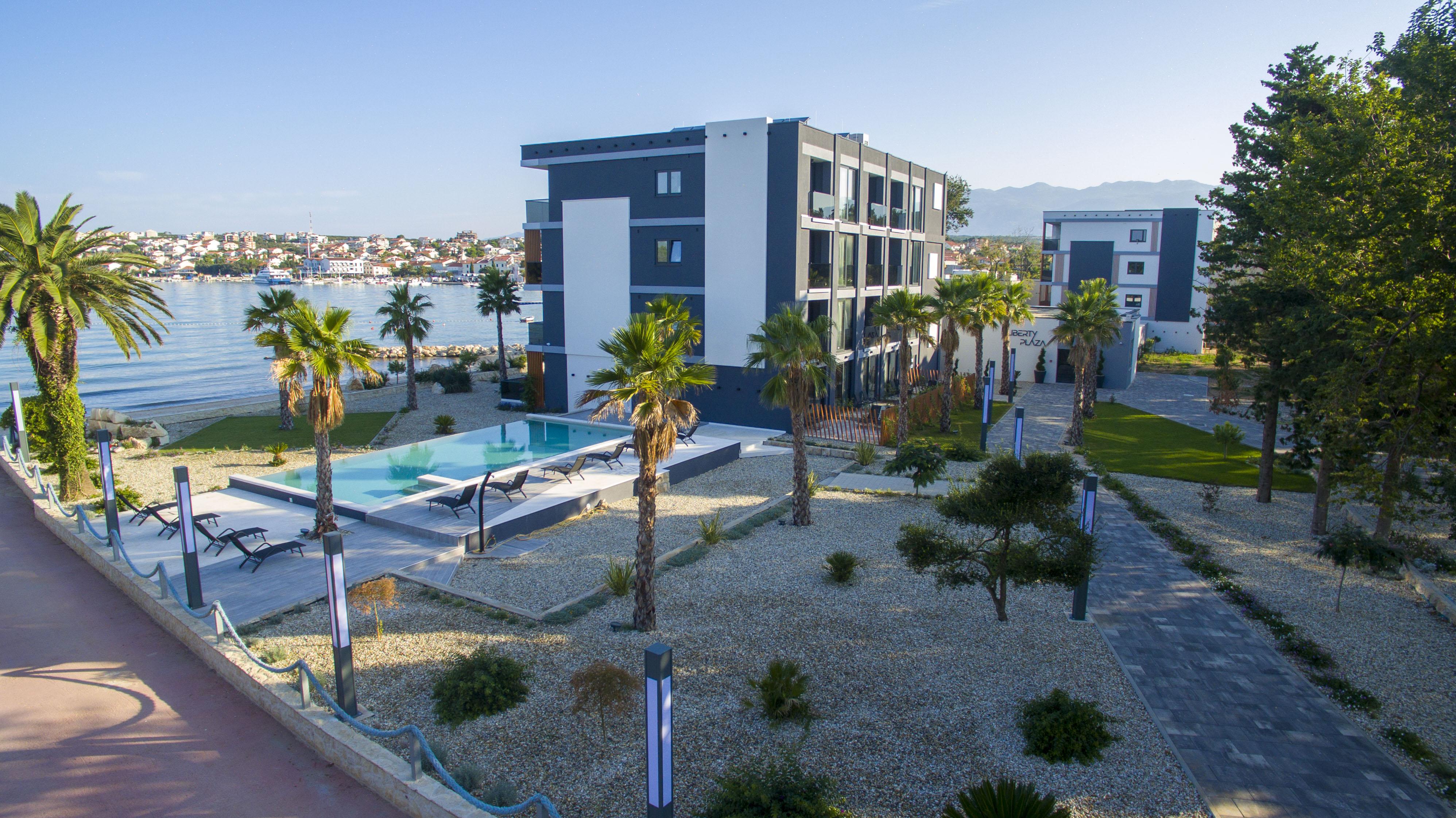 Hotel Liberty Plaza Novalja Exterior foto